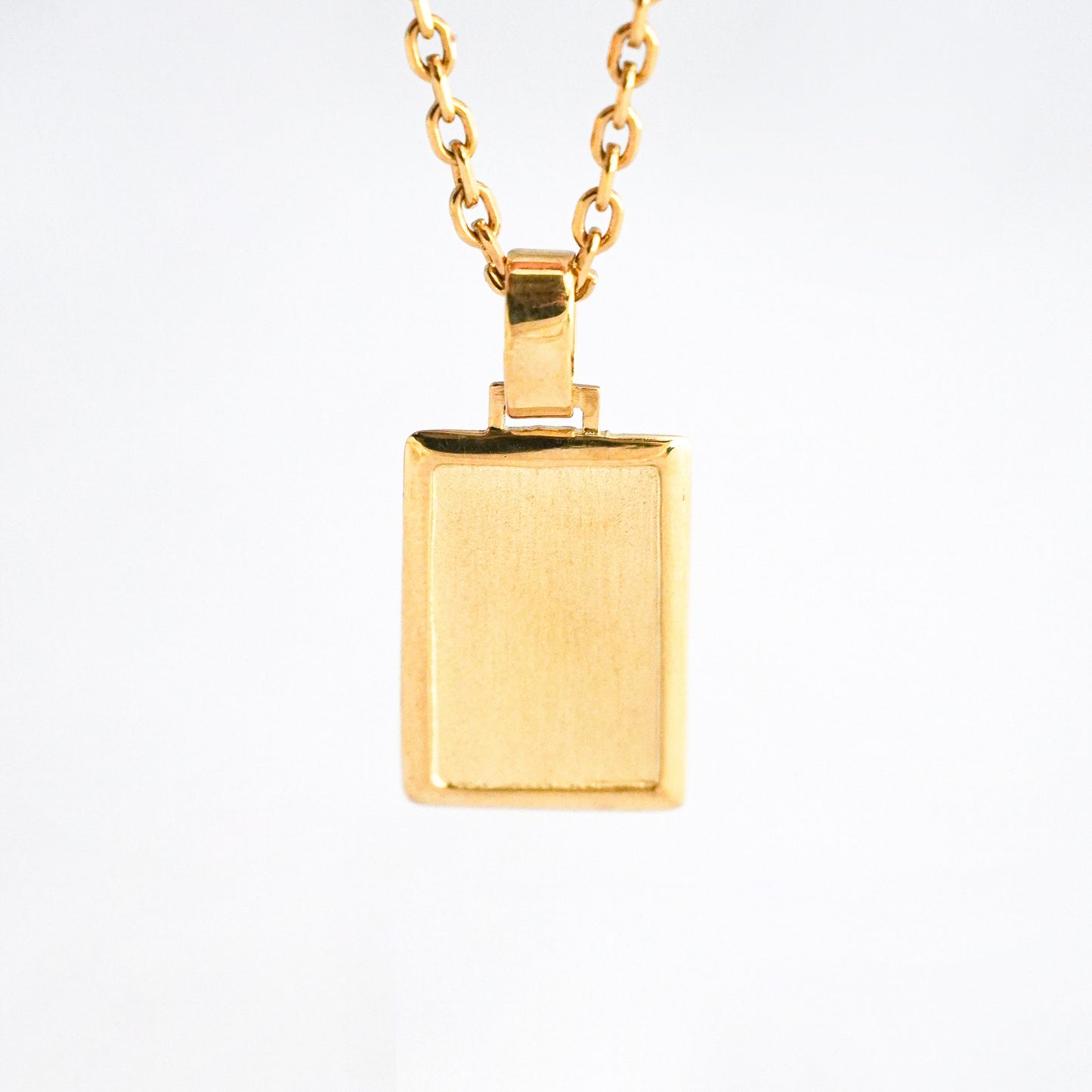 Dije Placa Rectangular Con Marco Oro 18K