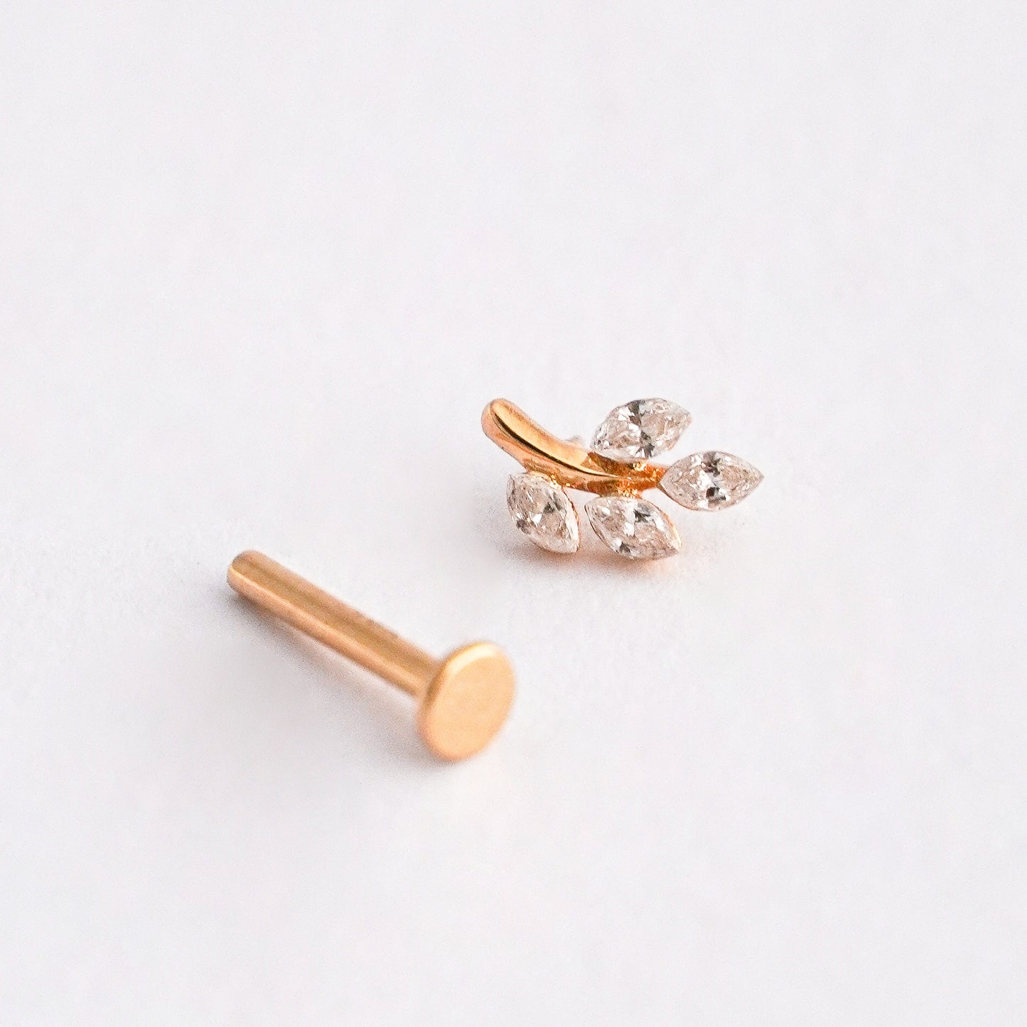 Piercing leaf en Oro18k con diamantes naturales