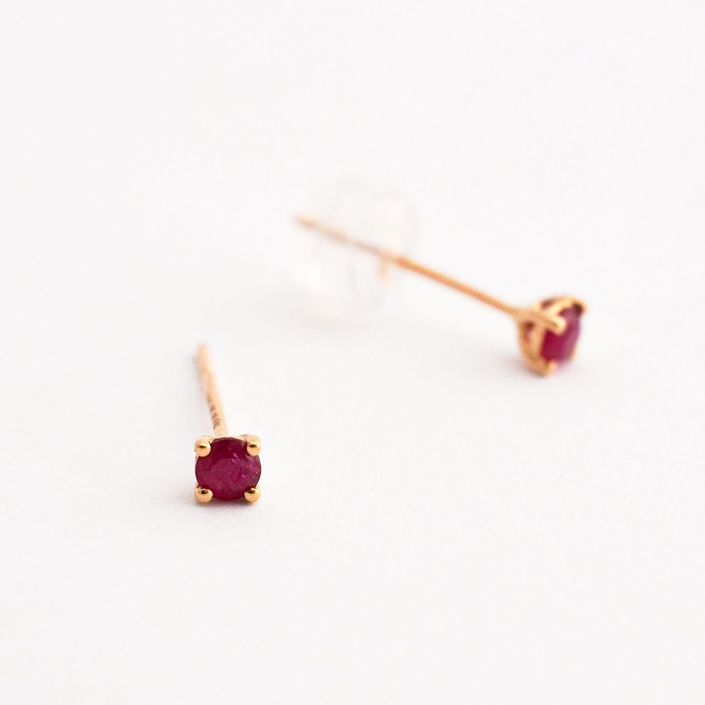 Aretes Rubí Clásico Oro 18K