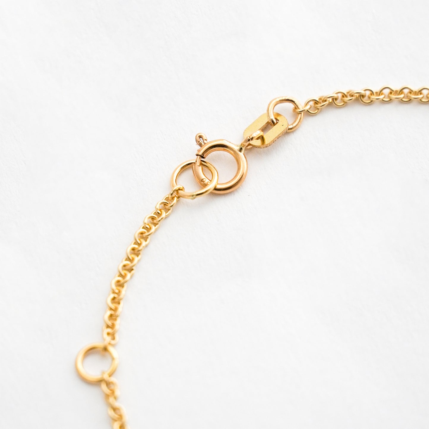 Pulsera trebol solitario en Oro18k