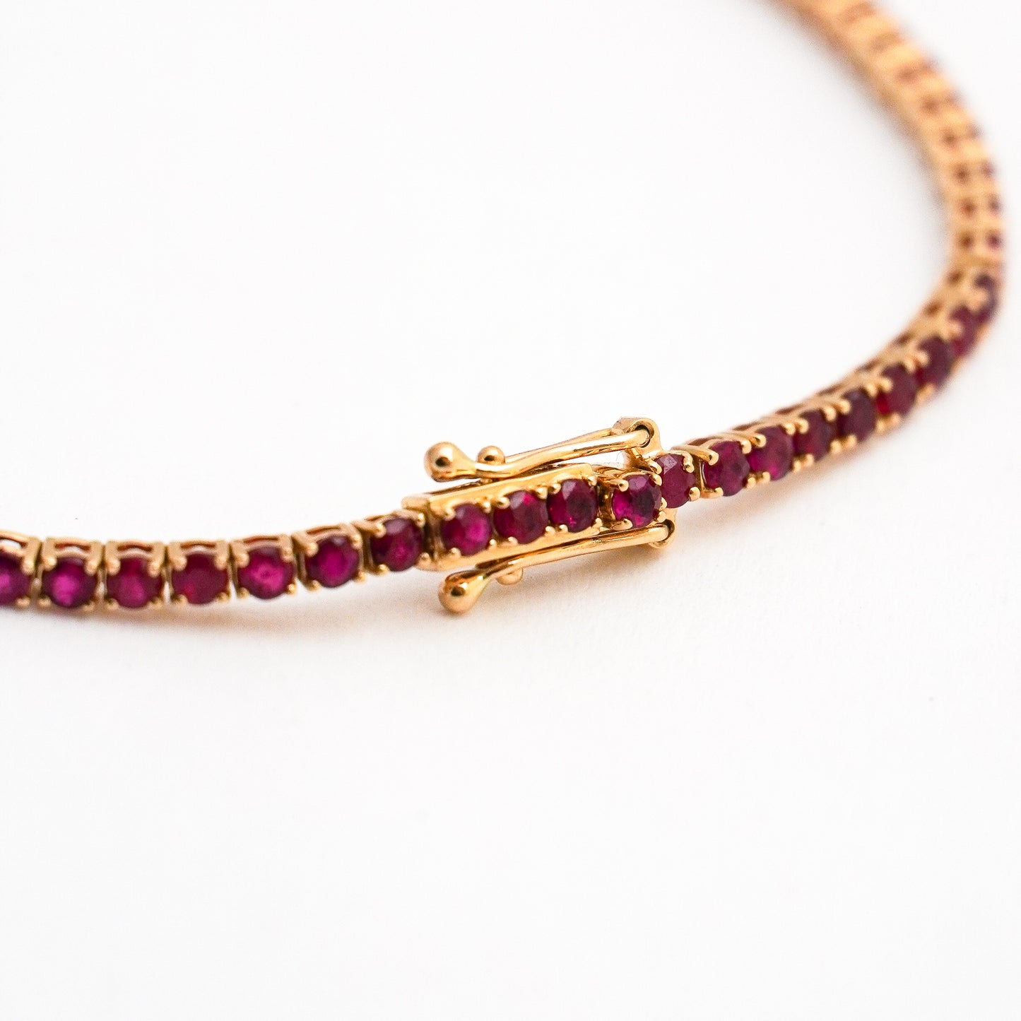 Tenis de rubí natural 3.75 cts en oro18k
