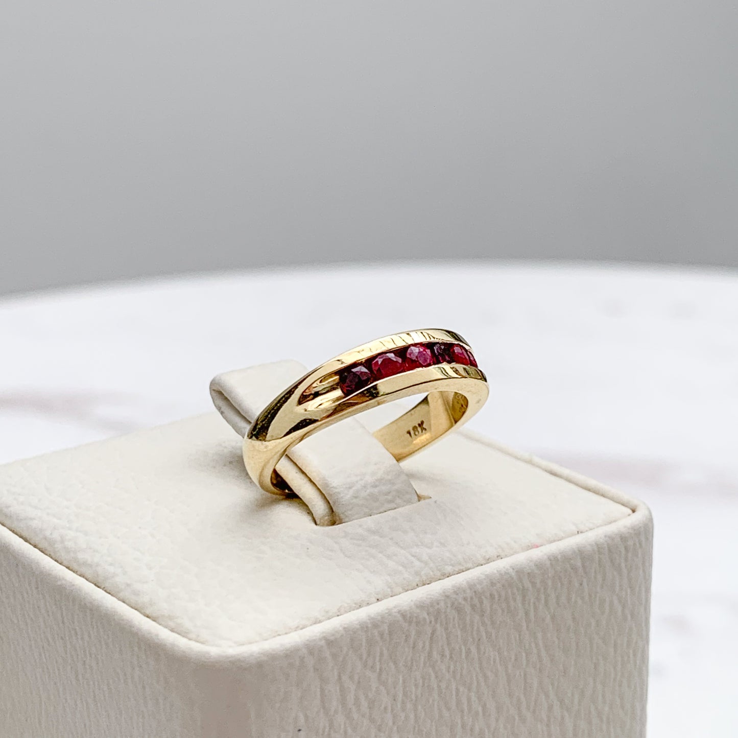 Anillo banda riviere Oro18k