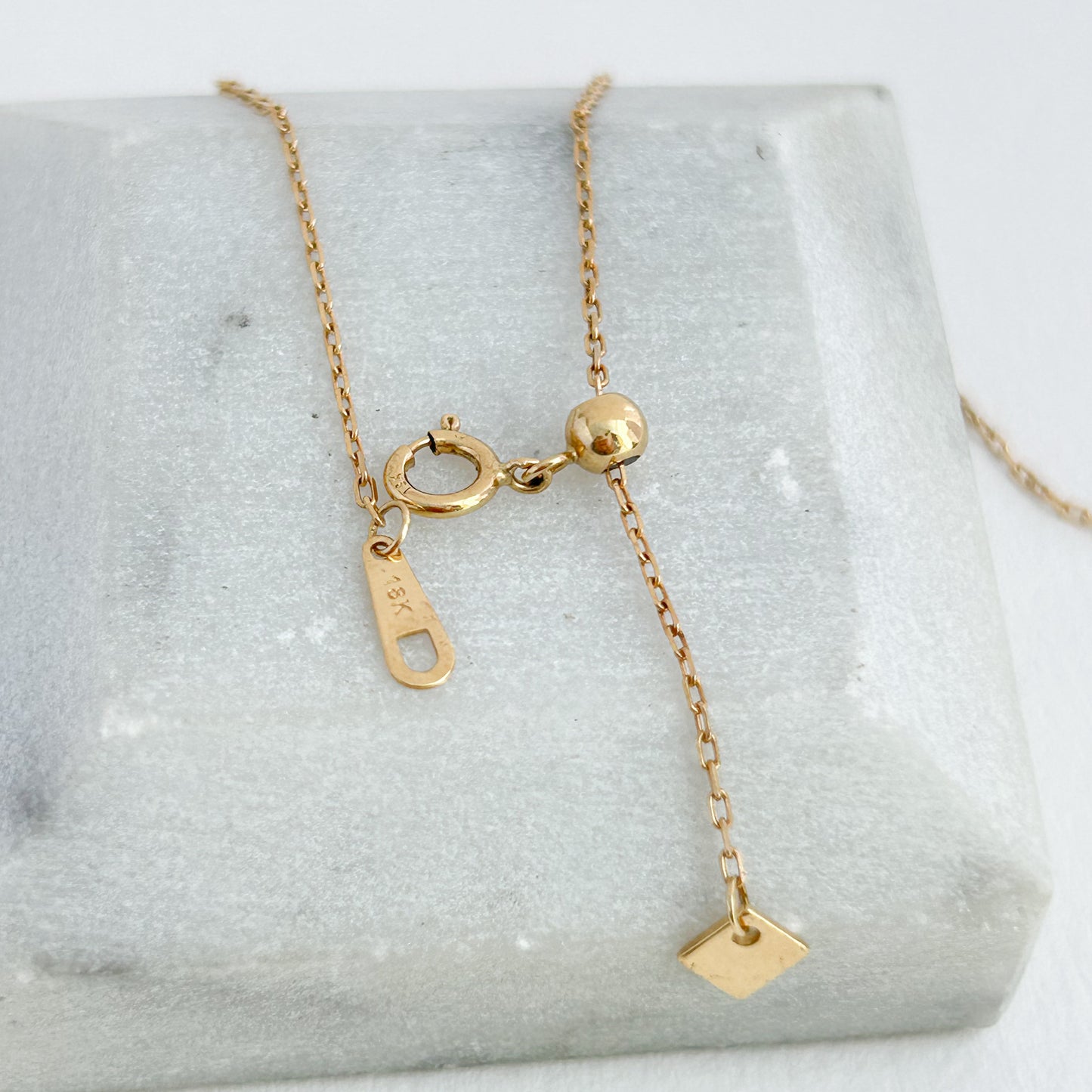 Gargantilla vertical brilliance con diamantes en Oro 18k