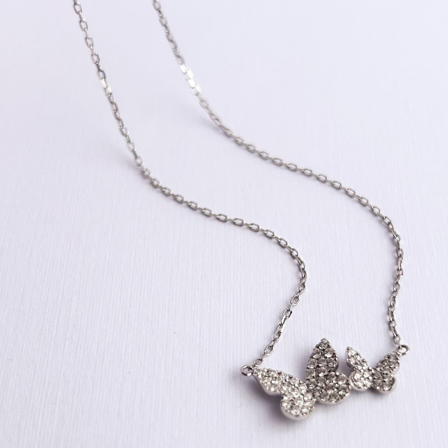 Collar Double butterfly con diamantes en oro blanco 18k