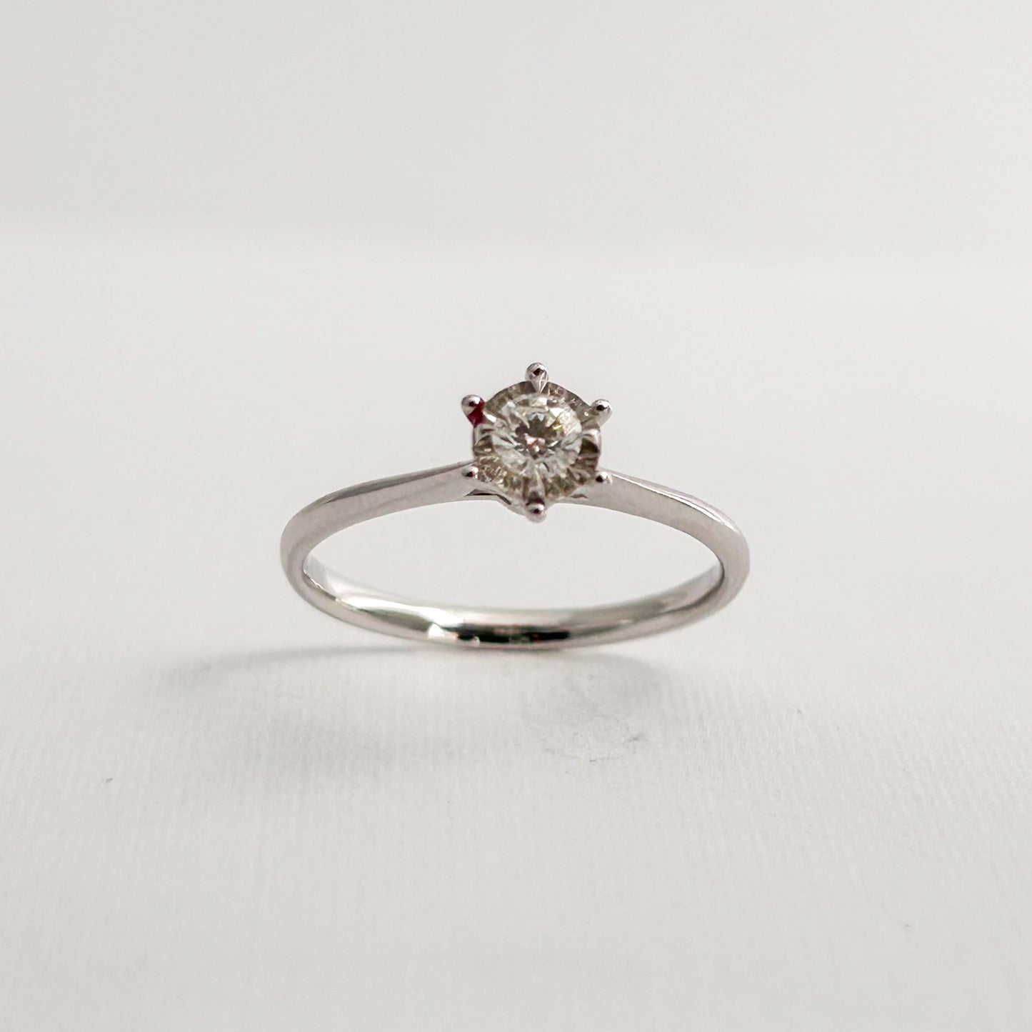 Anillo de compromiso 6 uñas con diamante 0.142 cts oro blanco 18k