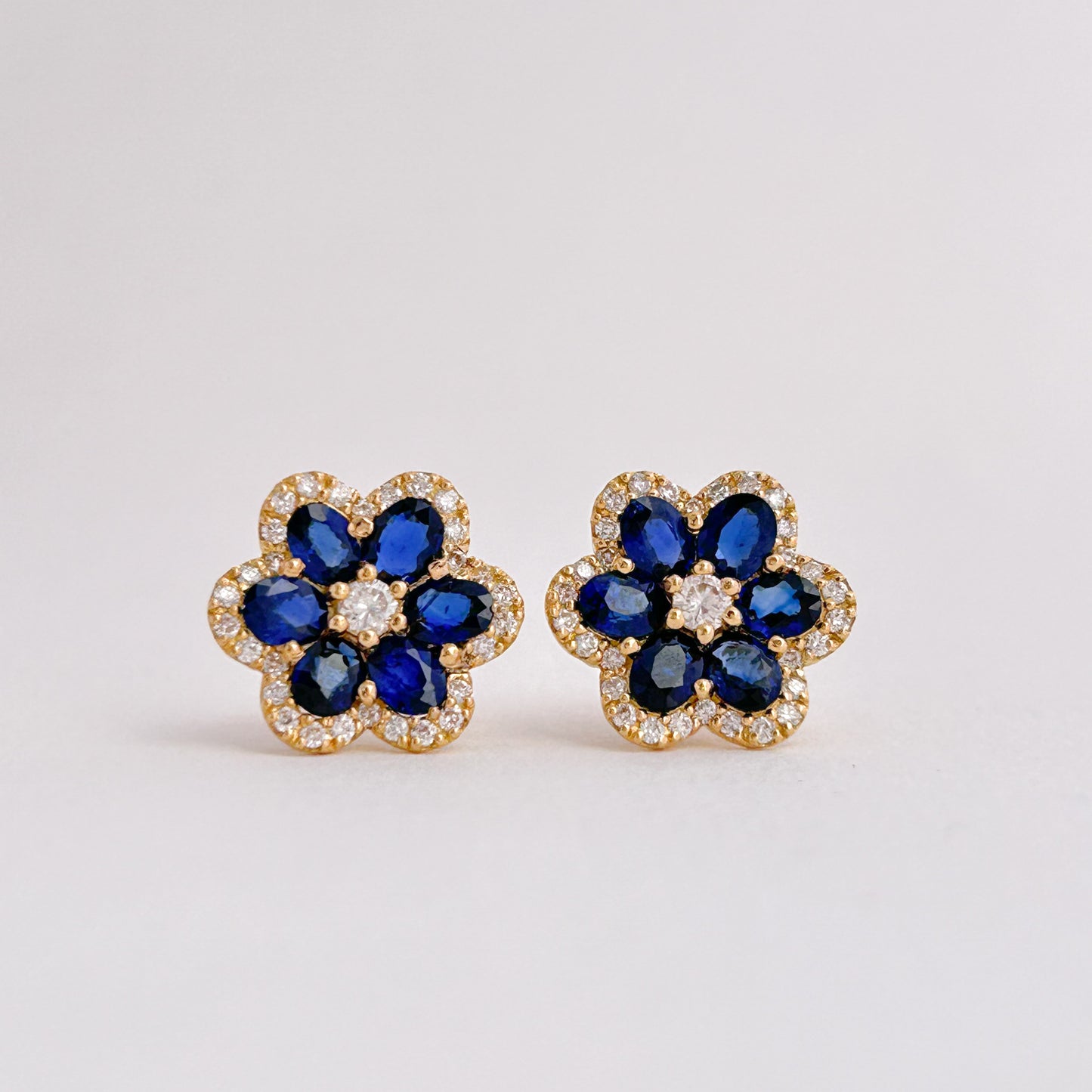 Aretes roseta zafiro con diamantes en Oro 18k