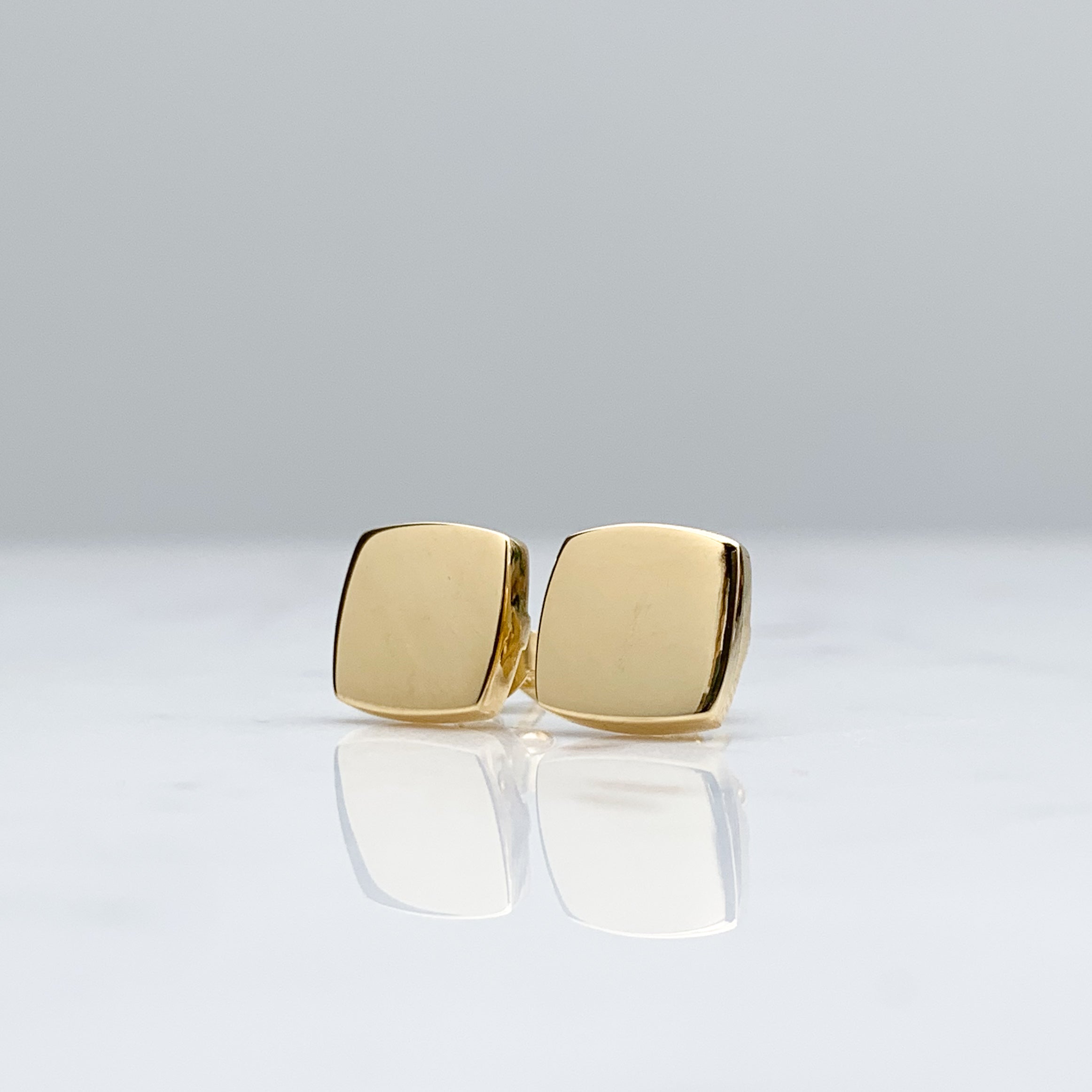 Aretes cushion en oro 18k – IDUN joyeria