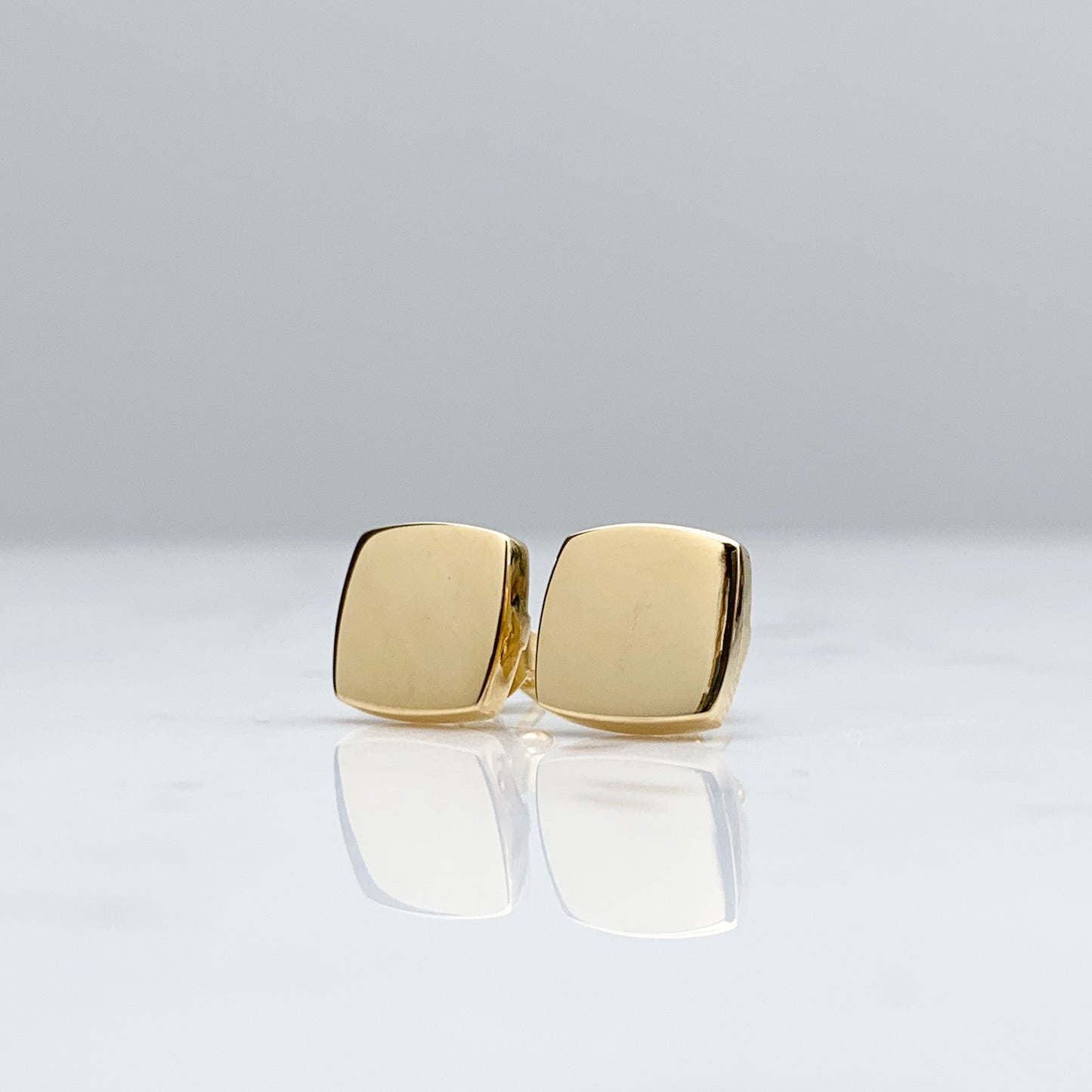 Aretes cushion en oro 18k