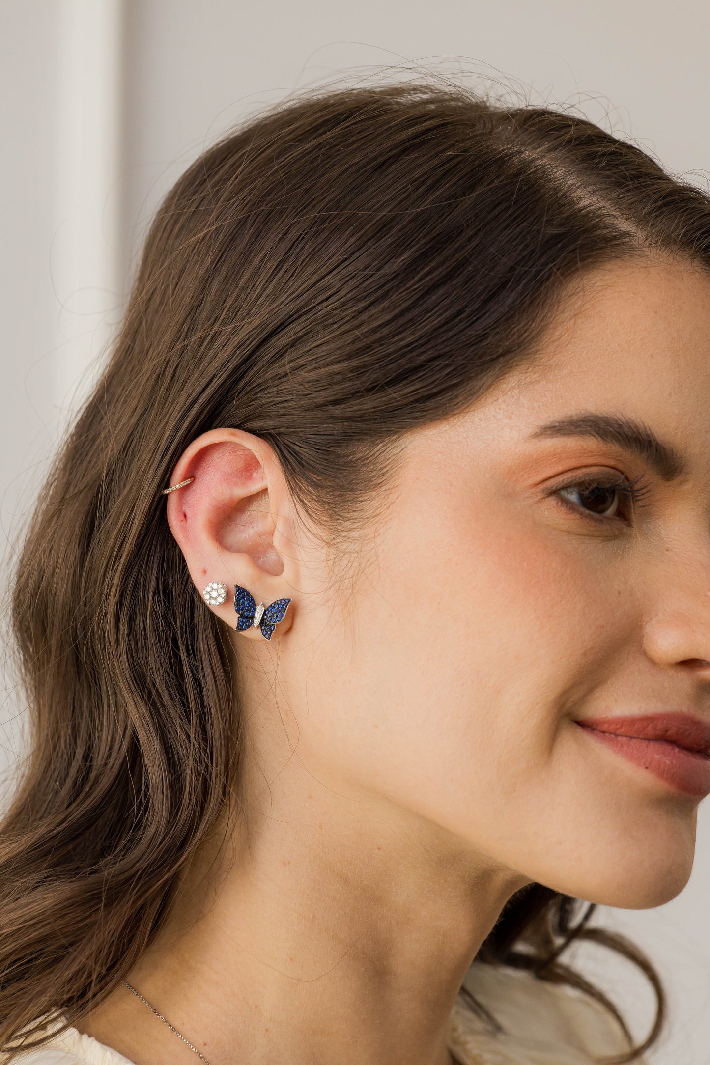 Aretes Mariposa con zafiros y diamantes oro blanco 18k