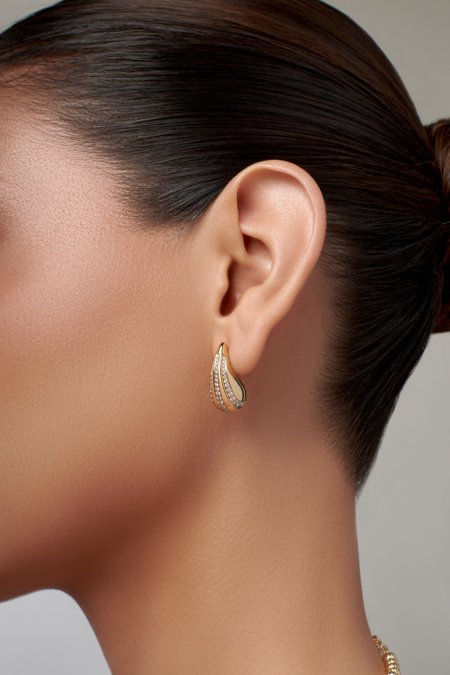 Aretes Gota Drop bombé con diamantes en oro 18k