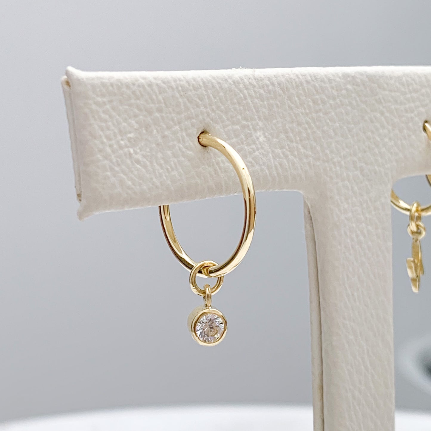 Charm de punto de luz para argolla en Oro 18k