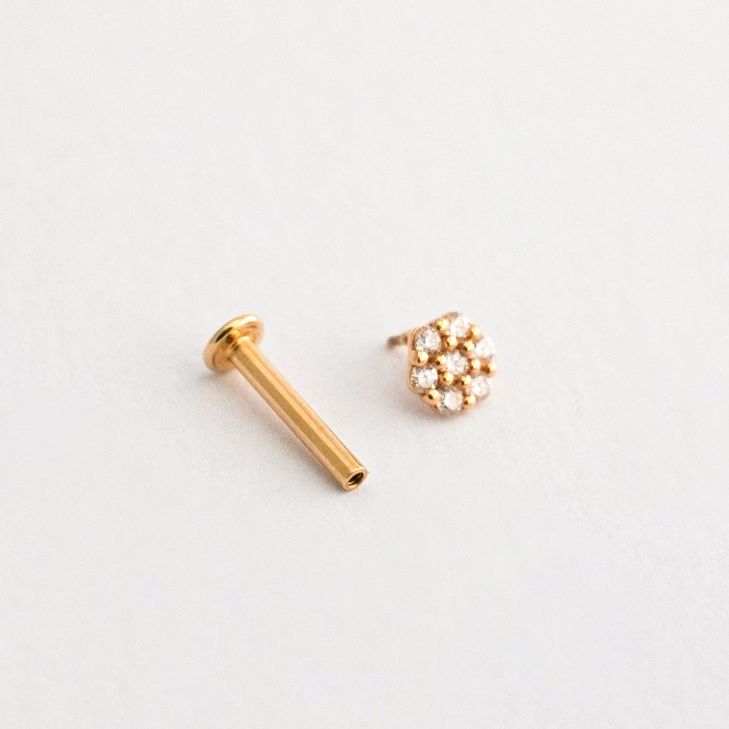Piercing roseta redondo en Oro18k con diamantes naturales