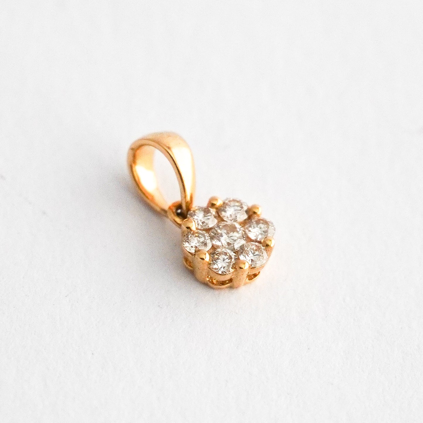 Dije mini lumiere redondo punto de luz con diamantes en oro18k