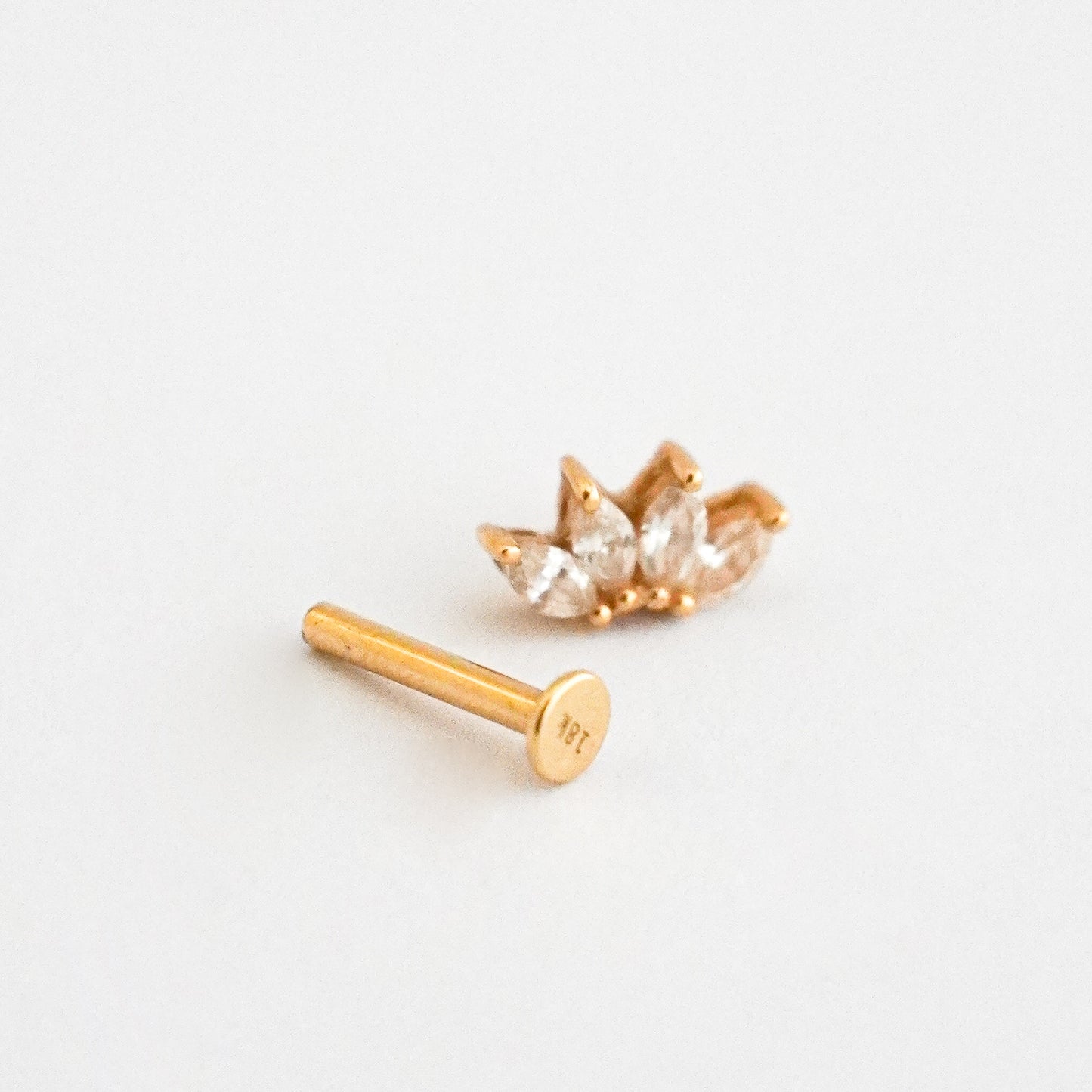 Piercing flor de loto en Oro18k con diamantes naturales