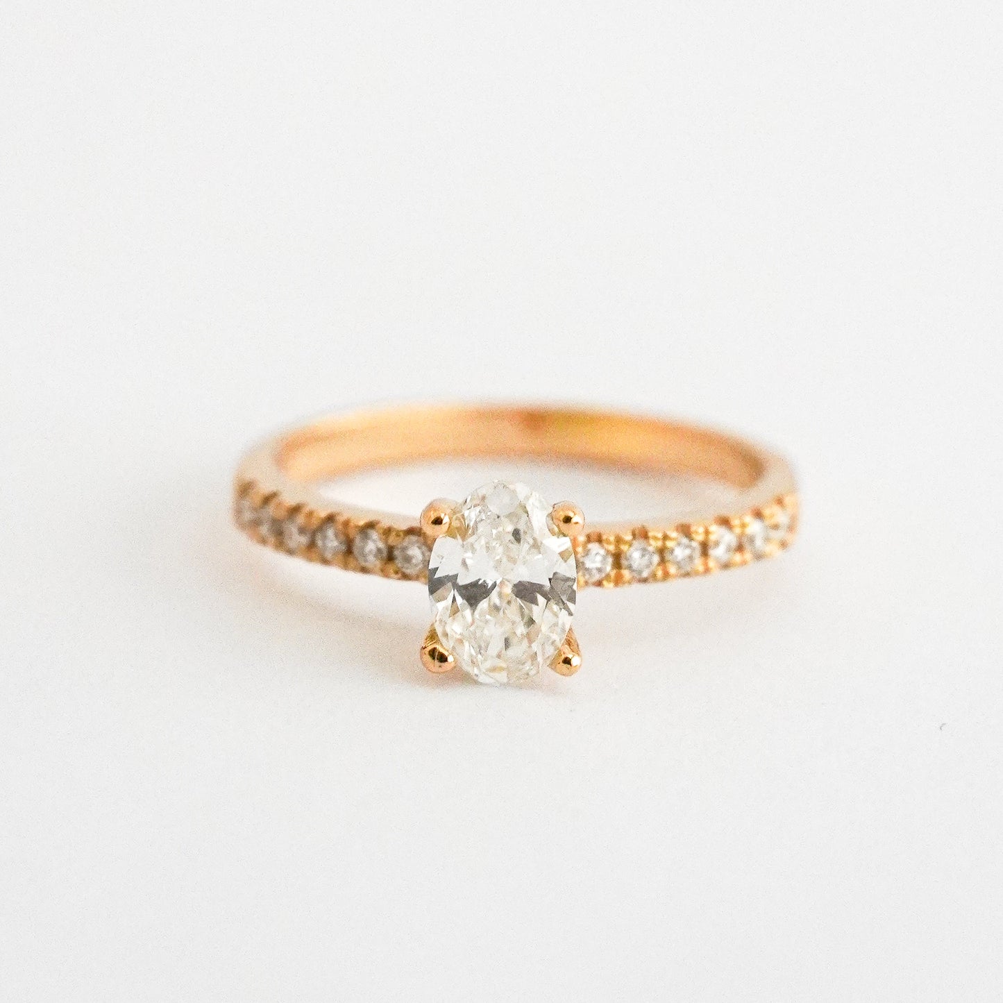 Anillo de Compromiso Oro18k - 16 / Oval / Diamantes Lab Grown