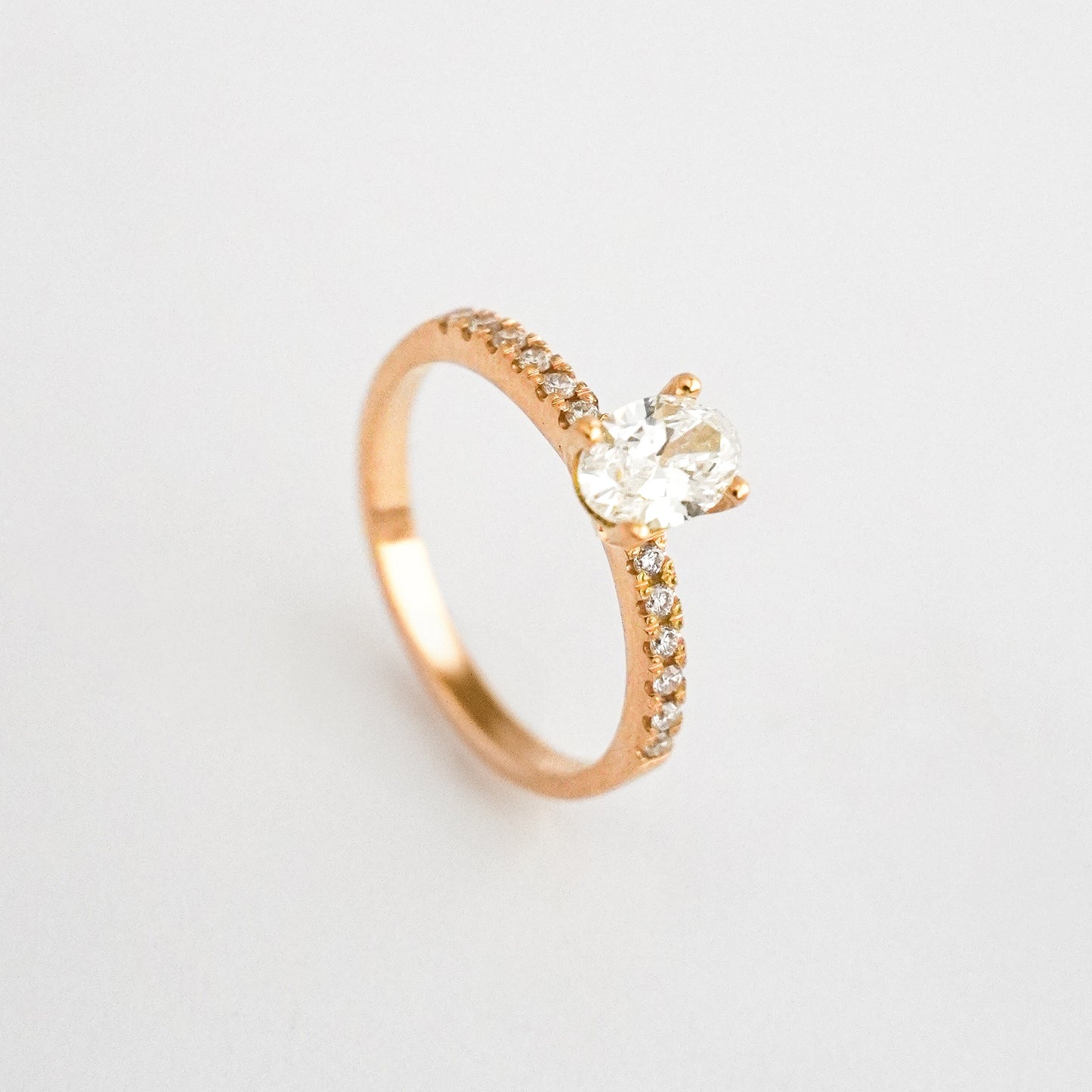 Anillo de Compromiso Oro18k - 16 / Oval / Diamantes Lab Grown