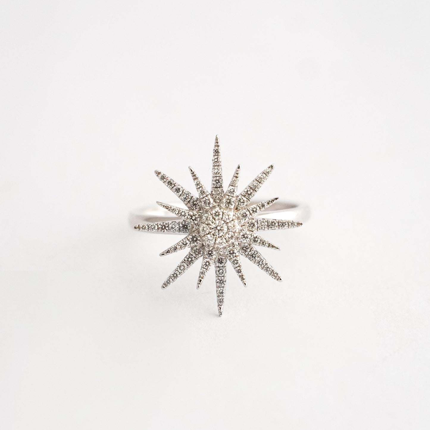Anillo estrella del norte en oro blanco con diamantes naturales Oro18k