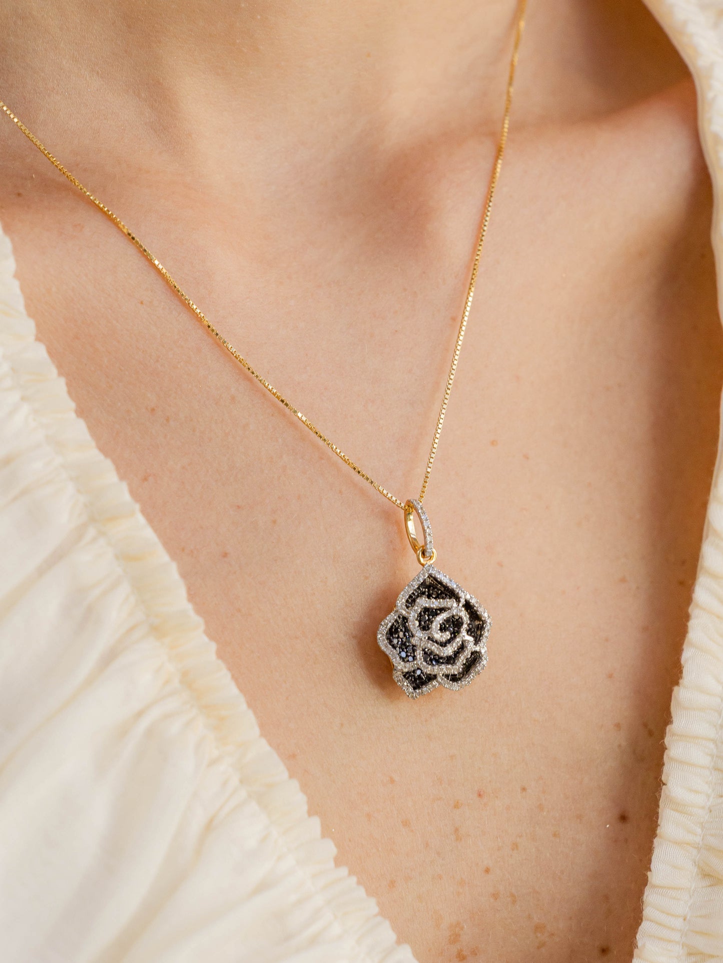 Dije rosa con diamantes naturales en Oro18k