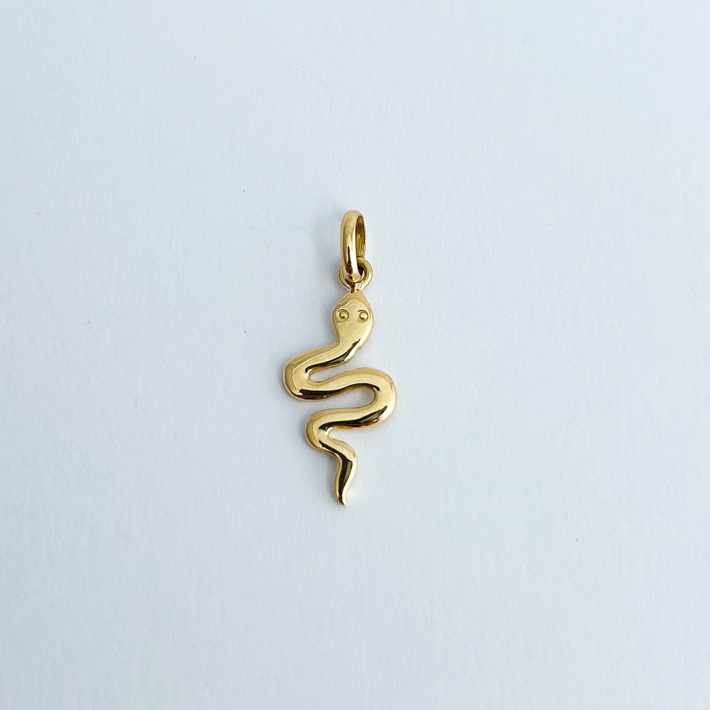 Dije de serpiente en Oro18k
