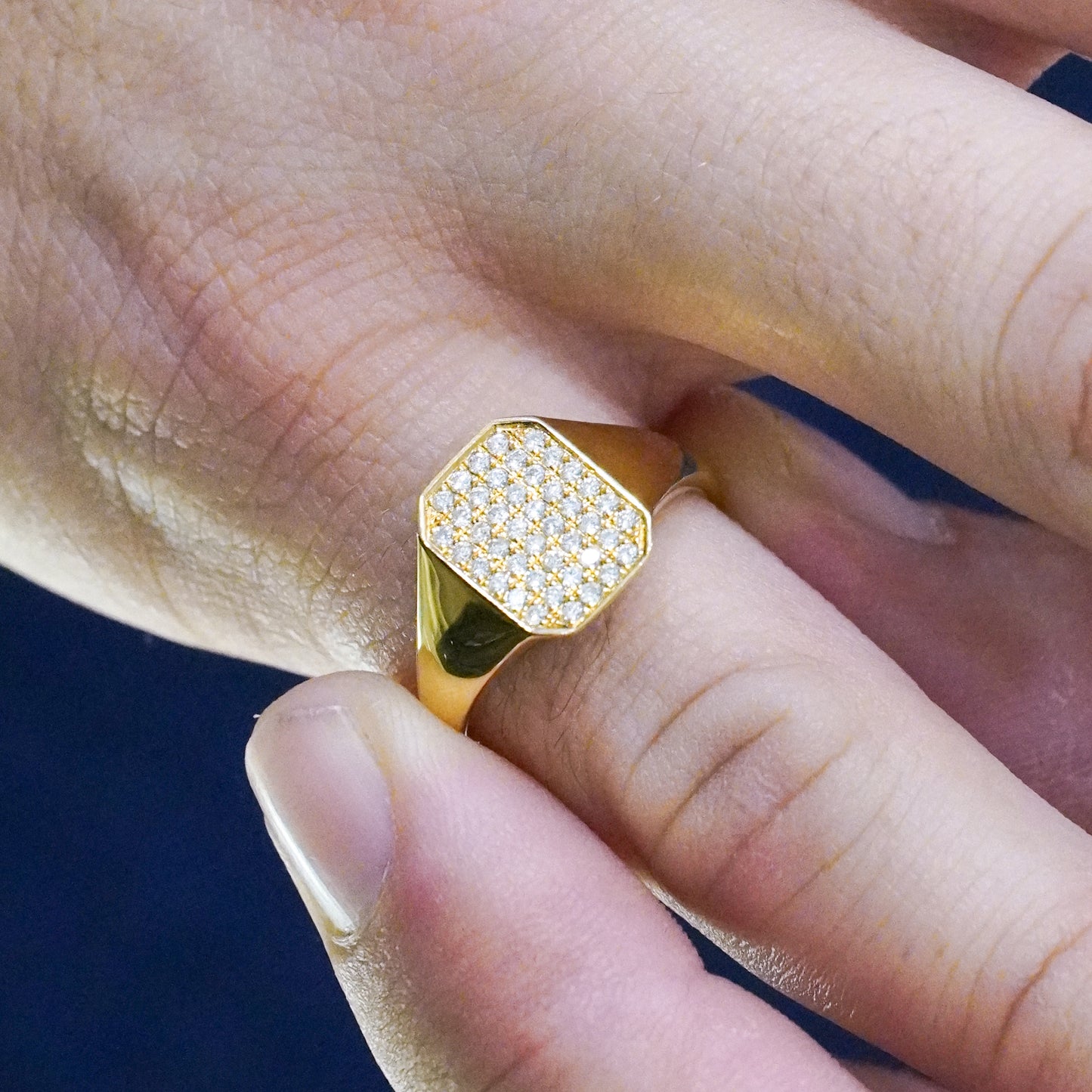 Anillo chevalier emerald con diamantes naturales Oro18k