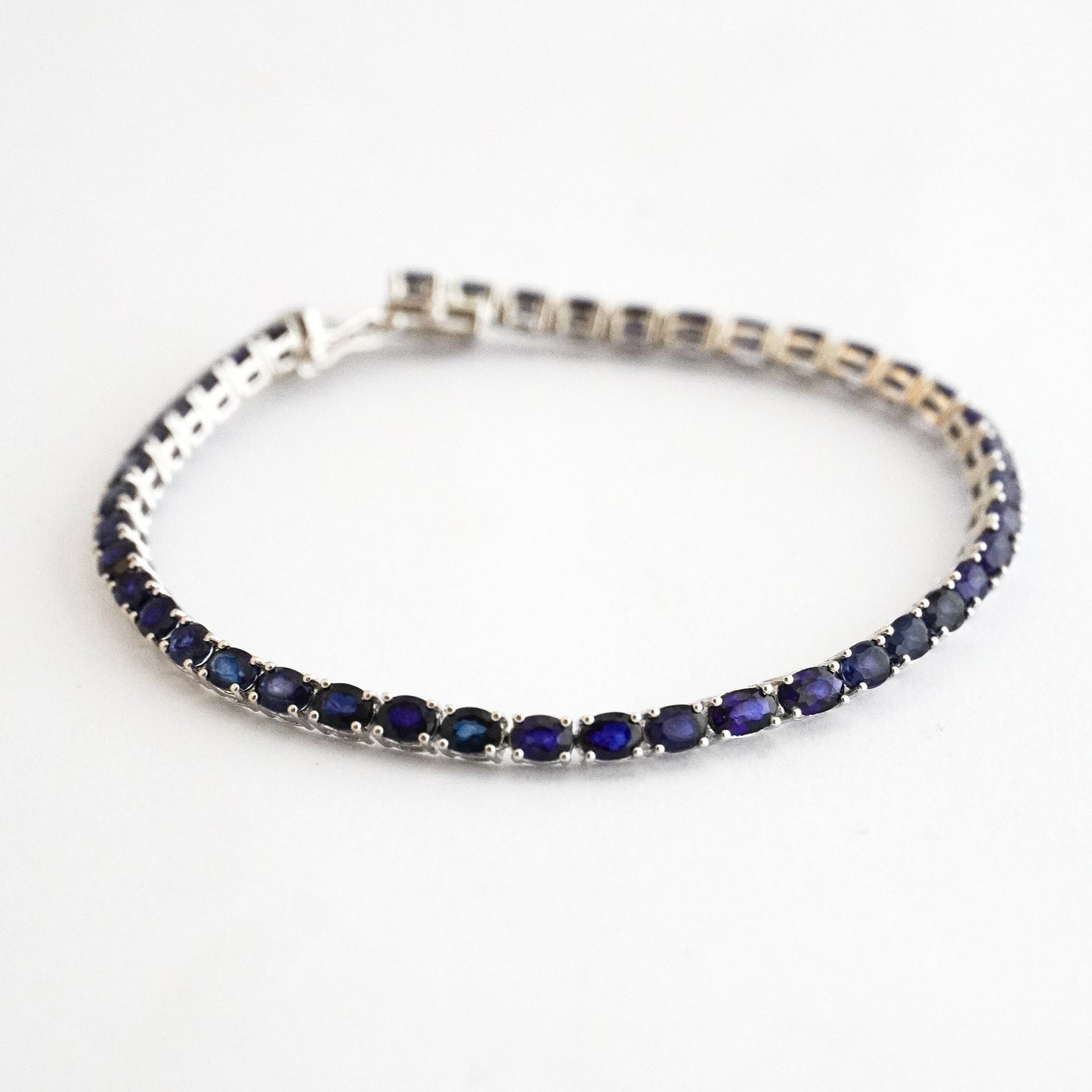 Tenis Freya Bleu con zafiros naturales 10.2 cts en oro 18k blanco