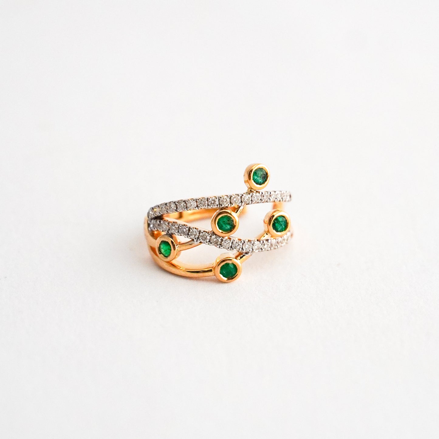 Ear Cuff Bicelado con Esmeraldas y Diamantes en Oro 18K