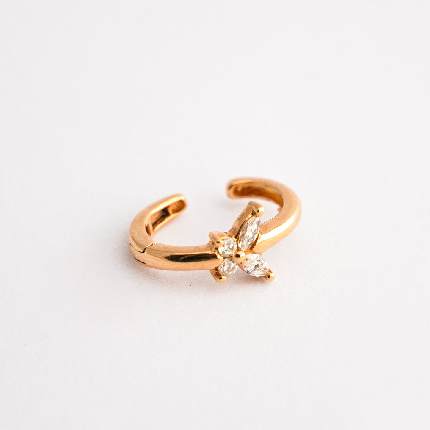 Earcuff Mariposa con diamantes naturales en Oro18k