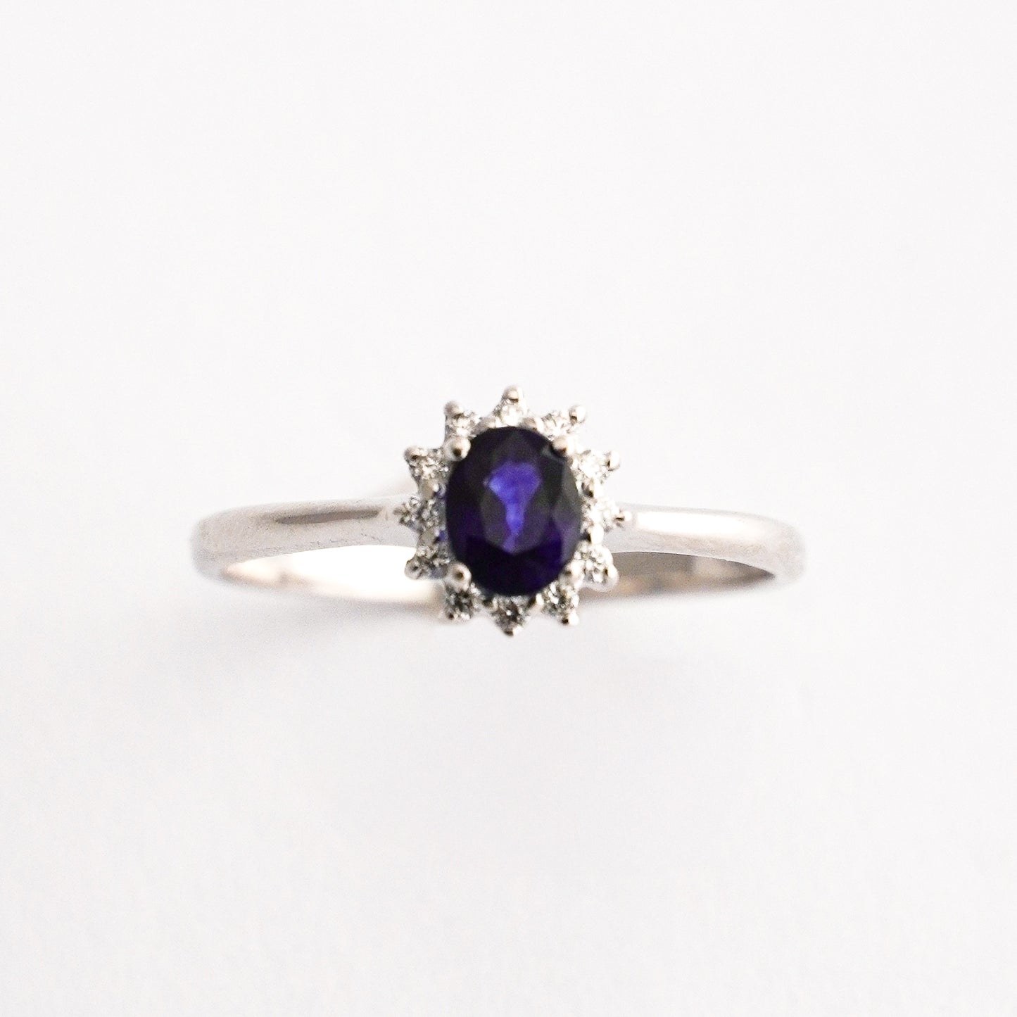 Anillo brillo imperial con zafiro y diamantes naturales en Oro18k blanco