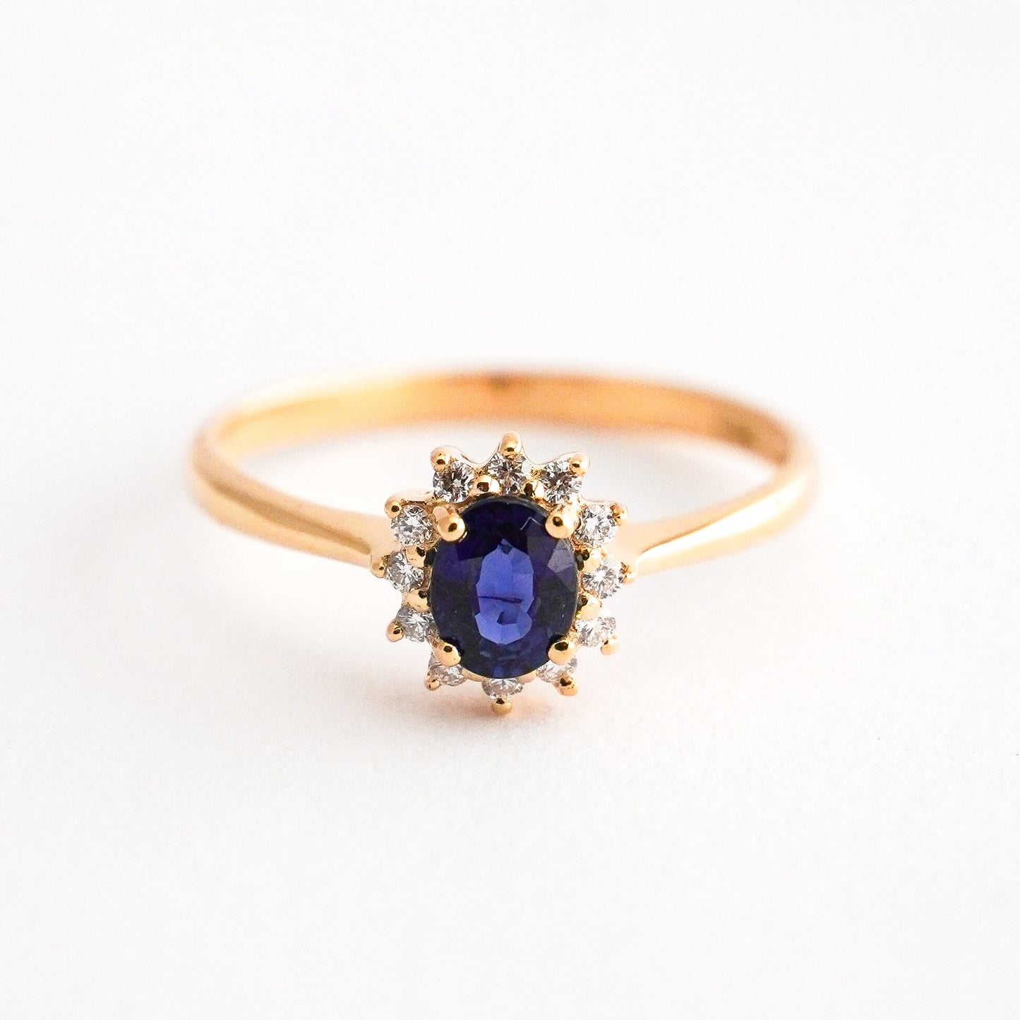 Anillo brillo imperial con zafiro y diamantes naturales en Oro18k