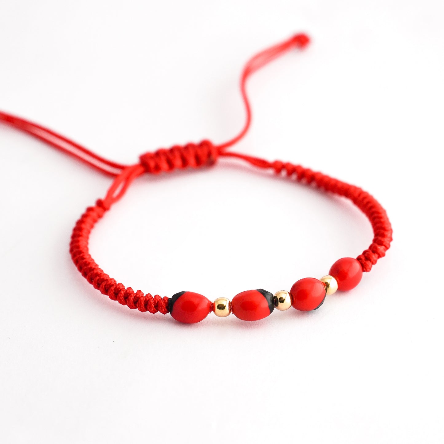 Pulsera tejida con huayruro en Oro18k