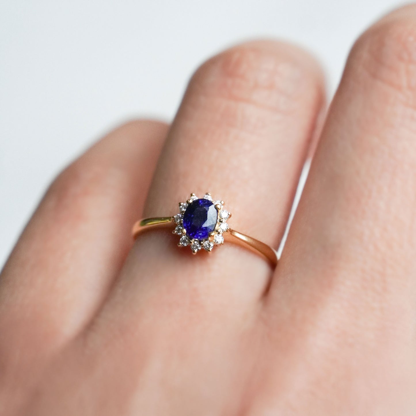 Anillo brillo imperial con zafiro y diamantes naturales en Oro18k