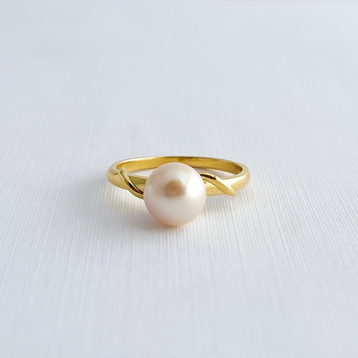 Anillo Megin Perla Cultivada - Oro18k