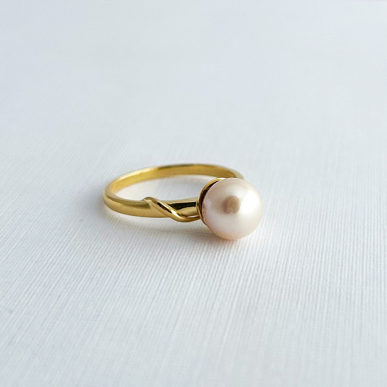 Anillo Megin Perla Cultivada - Oro18k