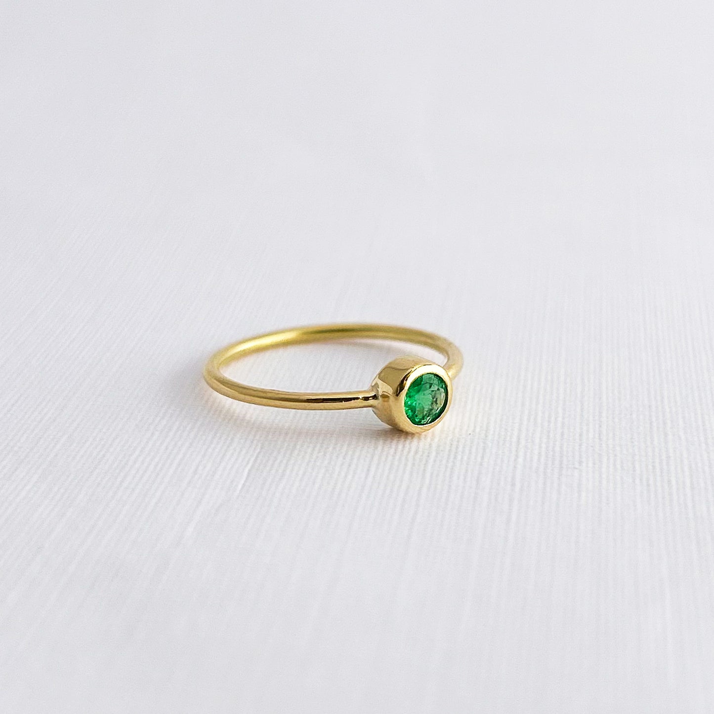 Anillo Odín Esmeralda en oro 18k