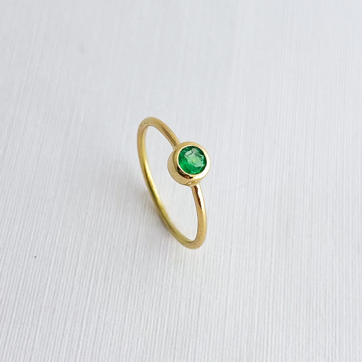 Anillo Odín Esmeralda en oro 18k
