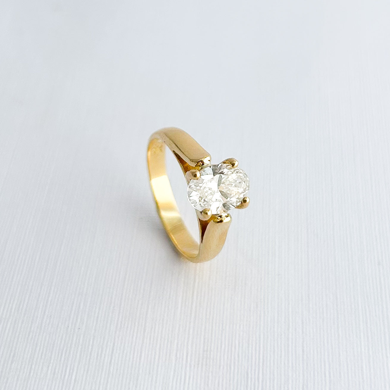 Anillo de compromiso - 22 / Diamante Oval LG 1.09 cts oro 18k