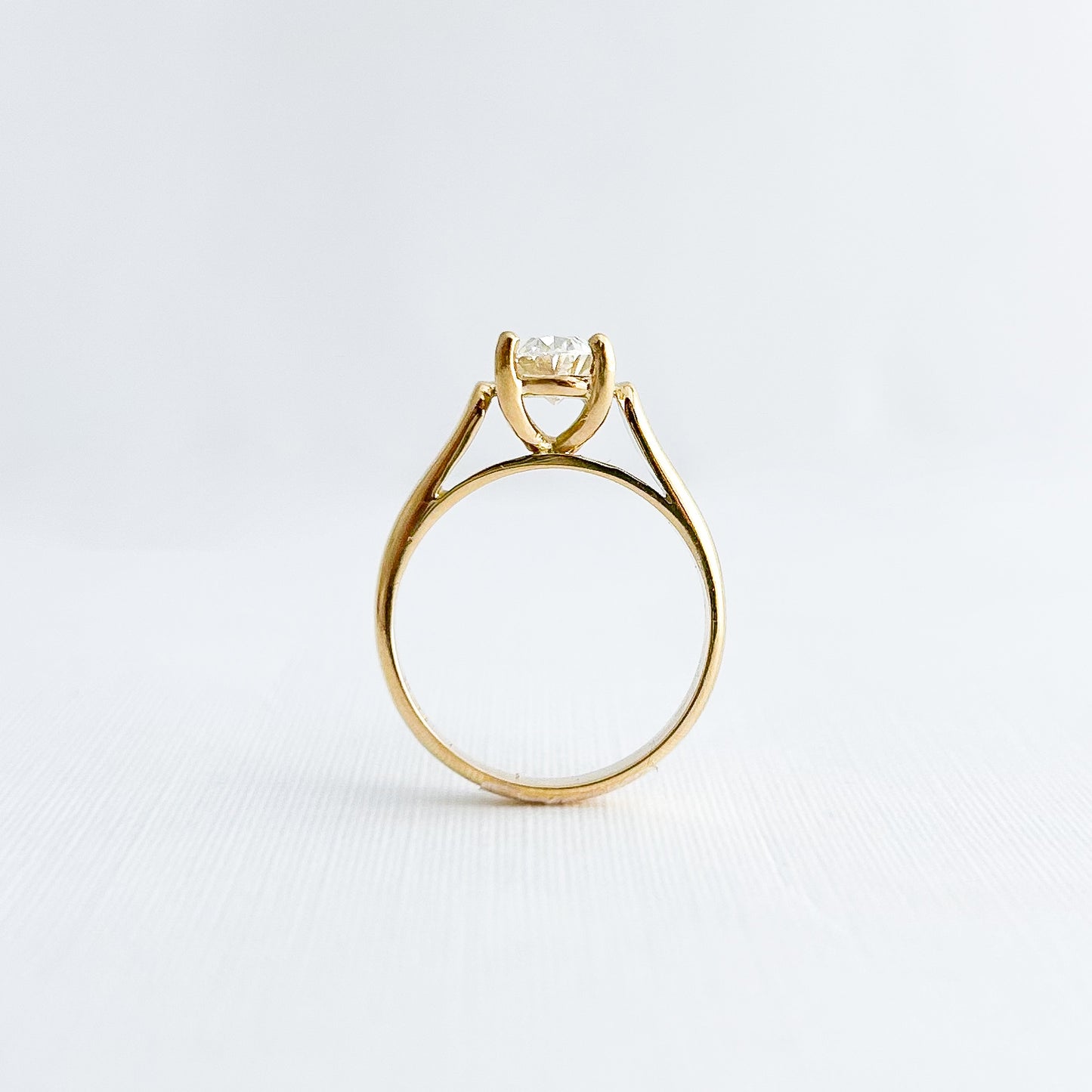 Anillo de compromiso - 22 / Diamante Oval LG 1.09 cts oro 18k