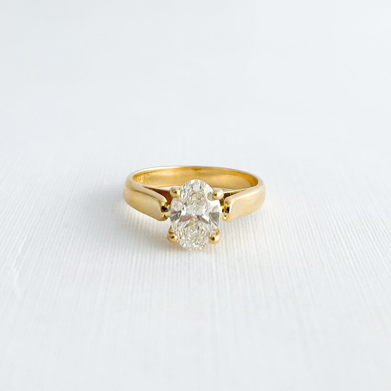 Anillo de compromiso - 22 / Diamante Oval LG 1.09 cts oro 18k