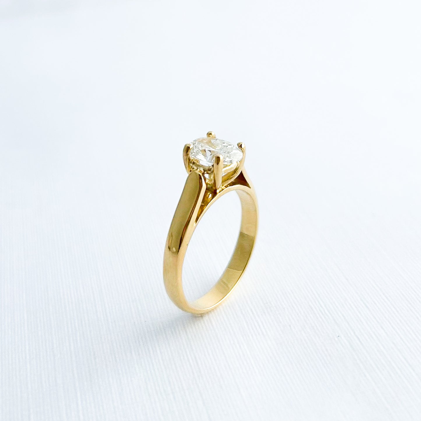 Anillo de compromiso - 22 / Diamante Oval LG 1.09 cts oro 18k
