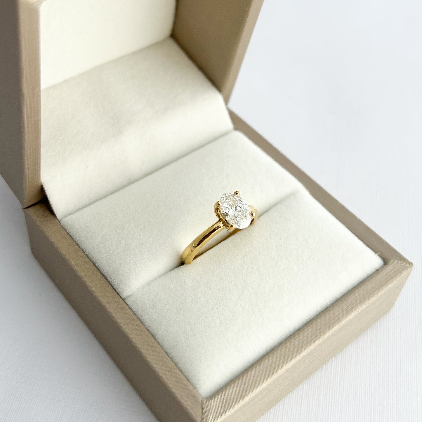 Anillo de compromiso - 21 / Diamante Oval LG 1.06 cts oro 18k