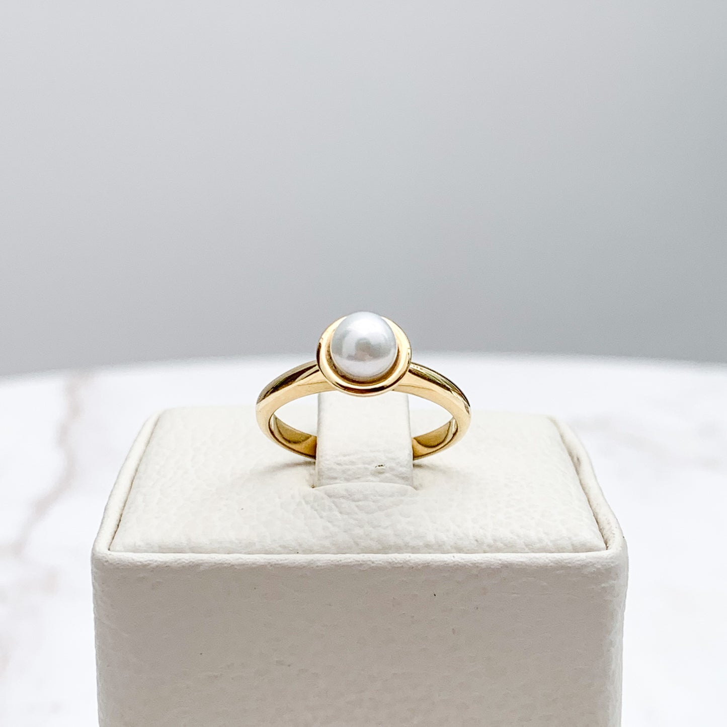 Anillo copa con perla Oro 18k