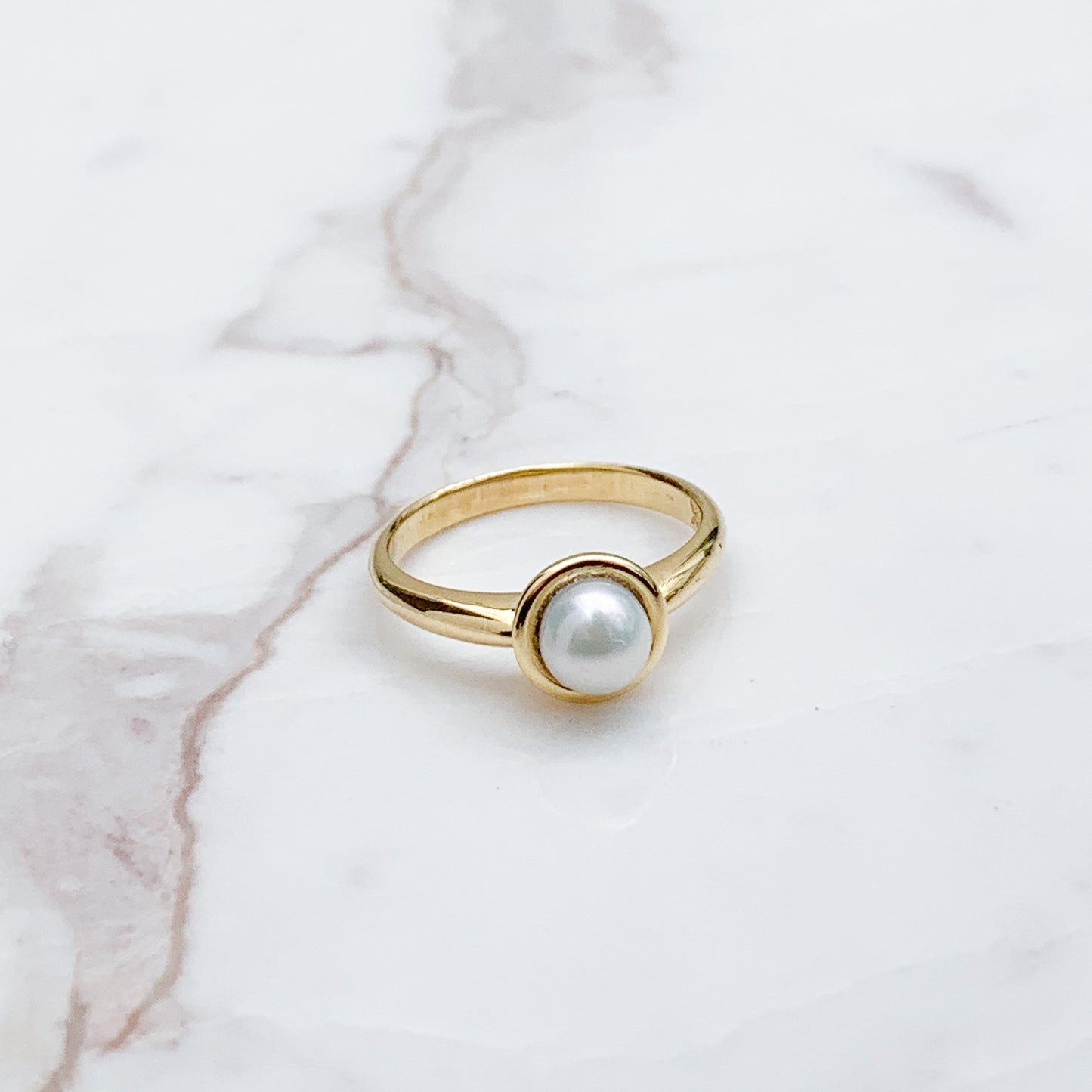 Anillo copa con perla Oro 18k