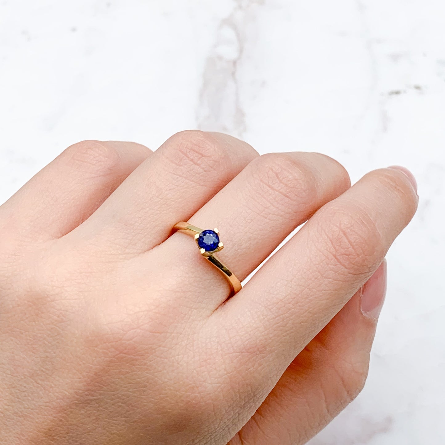 Anillo Lars con Zafiro en Oro 18K