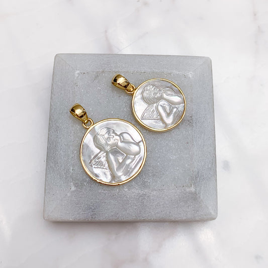 Dije de nácar con Angelito en Oro18k