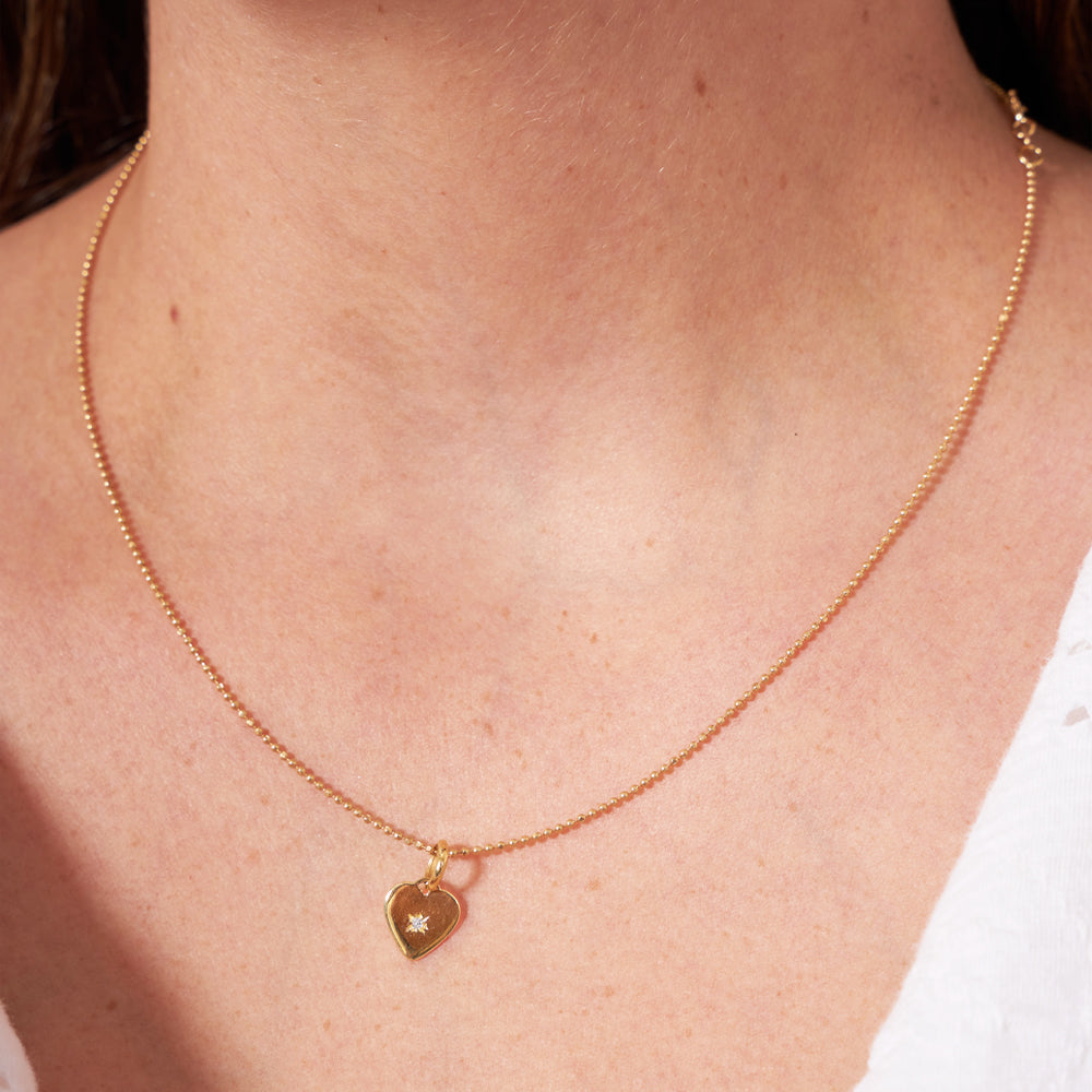 Dije Corazón con diamante 0.01 ct en oro 18k