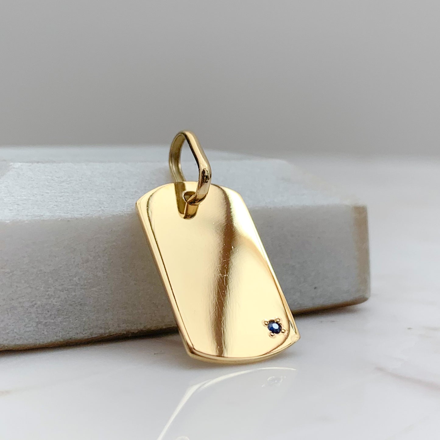 Dije placa militar con zafiro en Oro18k