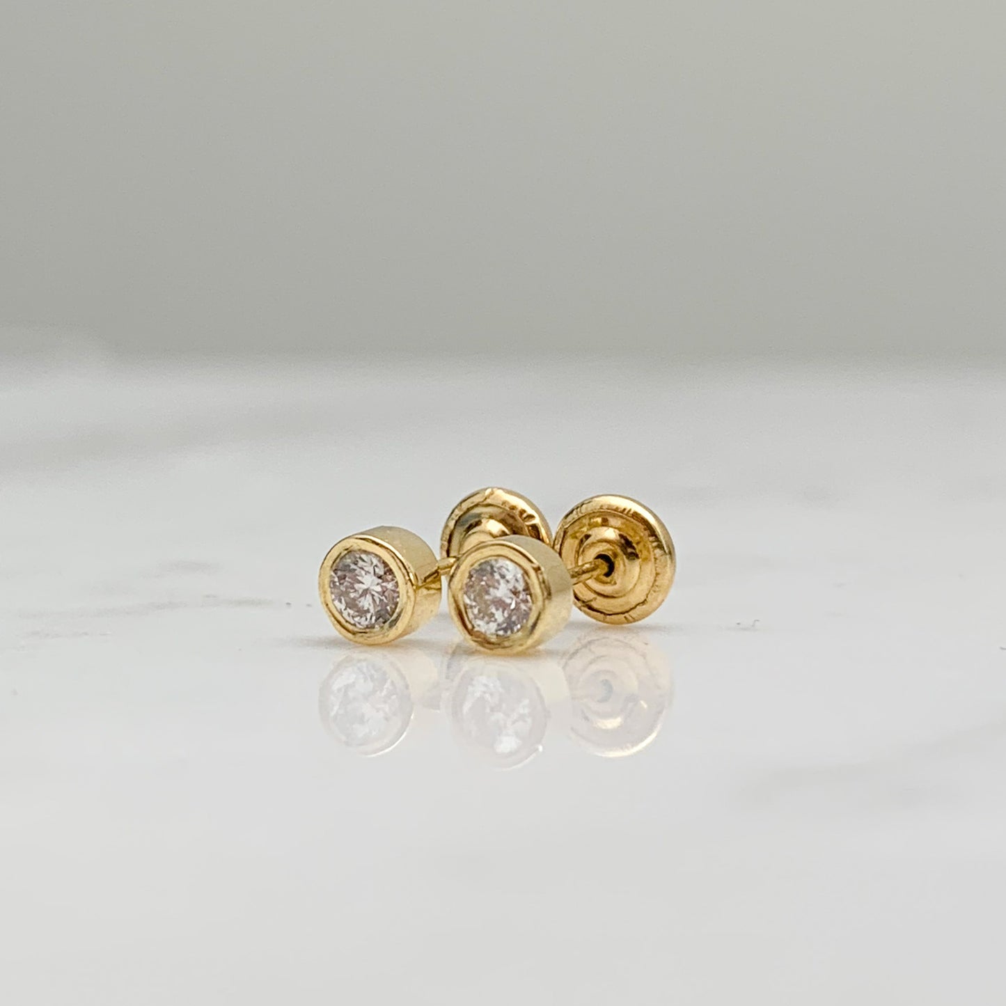 1/2 par de Aretes para bebé bicelado con diamantes en Oro18k