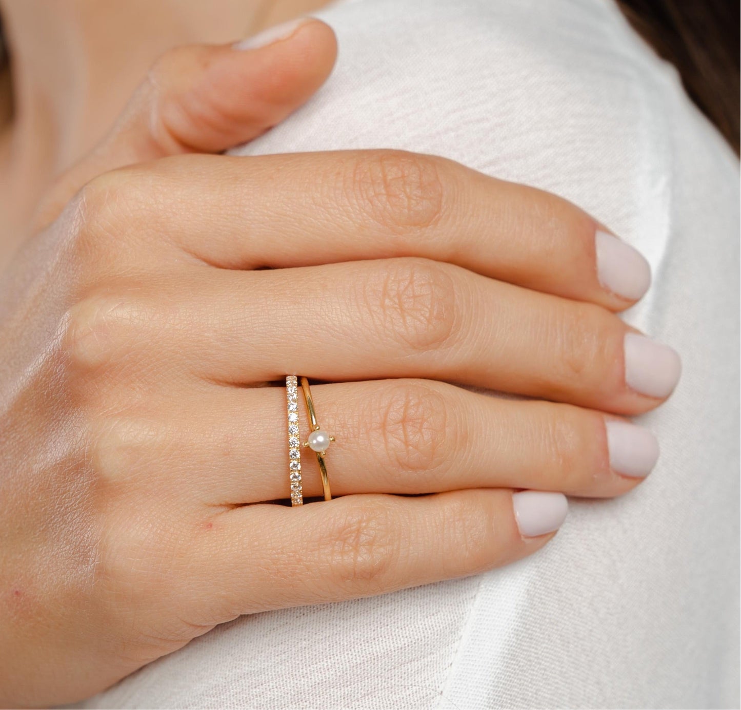 Anillo con Perla Cultivada 3 mm en Oro 18K