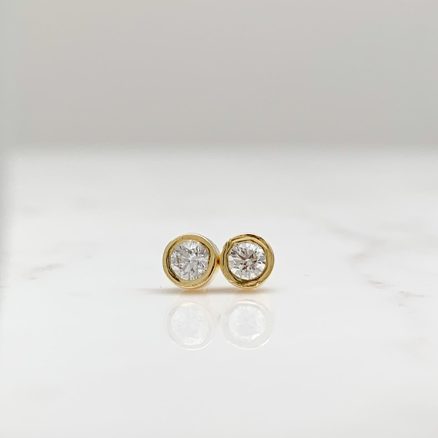1/2 par de Aretes para bebé bicelado con diamantes en Oro18k