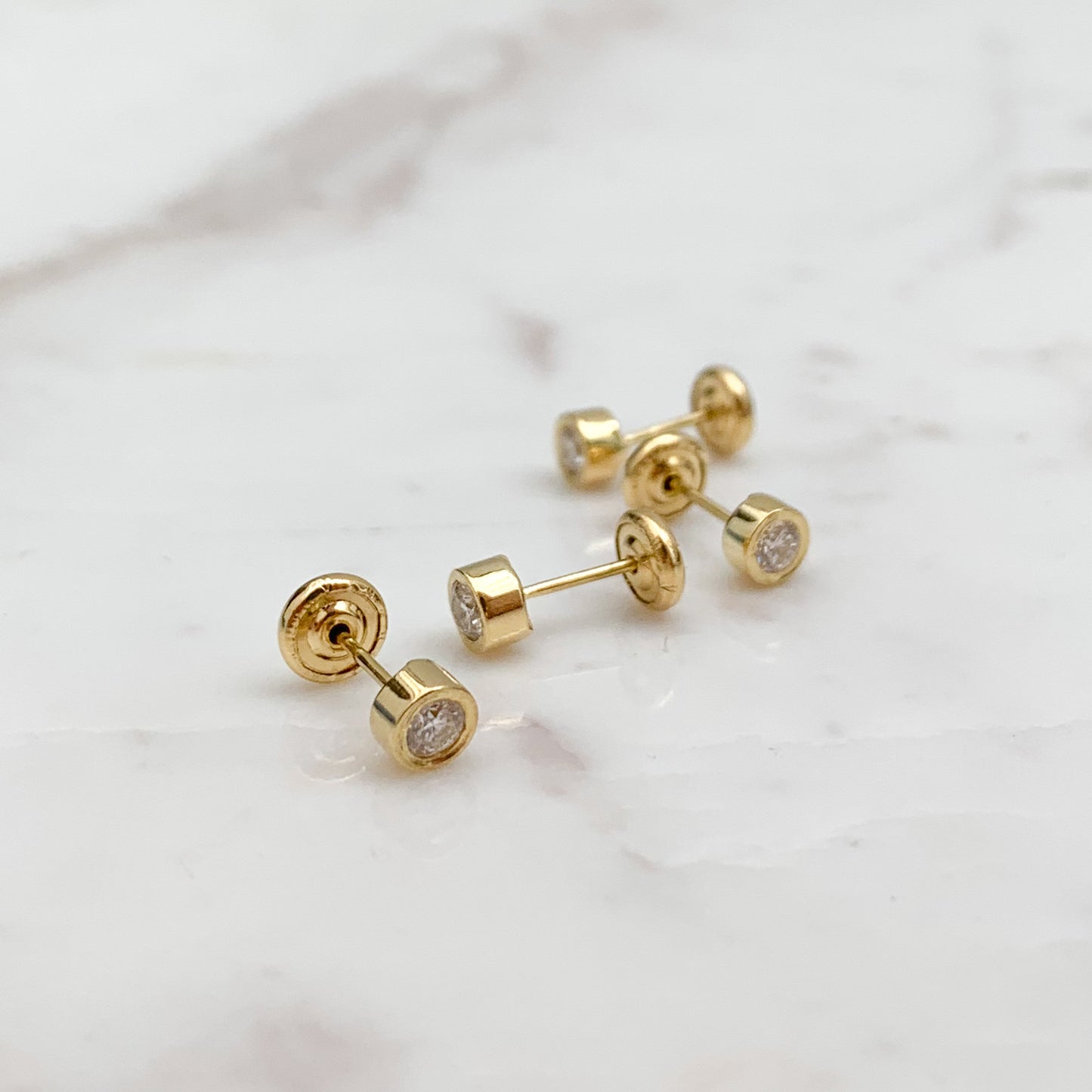 1/2 par de Aretes para bebé bicelado con diamantes en Oro18k